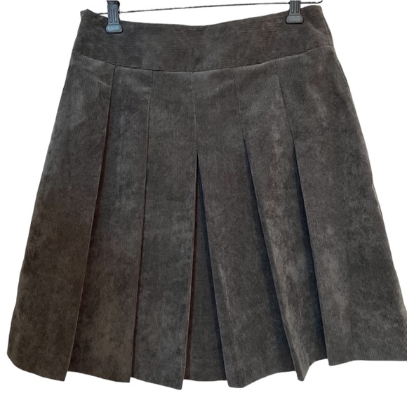 Chelsea & Theodore grey corduroy pleated skirt size 4, excellent condition - Picture 3 of 5